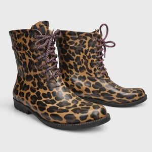 NWOT. Size 8. J Crew Lace-Up Rain Boots in Tan/Black Leopard with purple laces